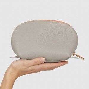 Cuyana Leather Travel Case in Soft Grey